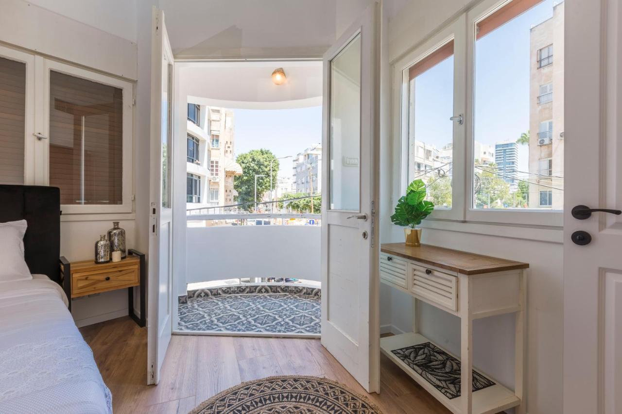 1B Patio Beach House Premium Location W/2 Balcony Tel Aviv Exterior foto